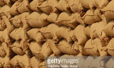 निमित्त नुकसानीच्या पाहणीचे ; मिशन काळ्या बाजारातील धान्याच्या कारवाईचे