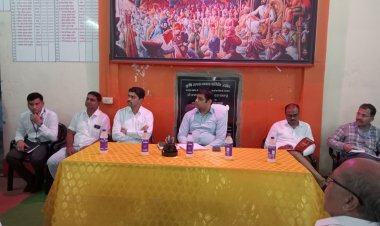 अपेडाच्या माध्यमातून केळी निर्यातीसाठी प्रयत्न : रावेर बैठकीत जिल्हाधिकारी मित्तल यांचे आश्वासन