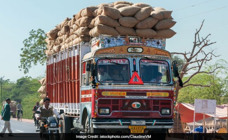 आरटीओ अधिकाऱ्यांचे अर्थपूर्ण सहकार्य तर पोलिसांकडून एंट्रीच्या नावाखाली वसुली