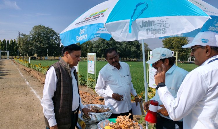 स्व. भवरलाल जैन जयंती विशेष : शेतकऱ्यांमध्ये हायटेक शेतीचा आत्मविश्वास वाढविणारा कृषि महोत्सव : जिल्हा कृषी अधीक्षक रविशंकर चलवदे यांचे शेतकऱ्यांना कृषी महोत्सवाला भेट देण्याचे आवाहन