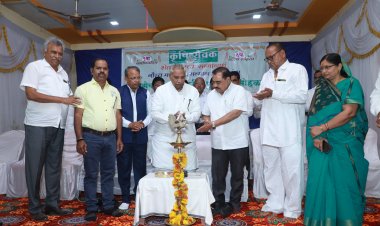 शेतकऱ्यांनी शेतीतील संशोधक व्हावे : माजी मंत्री एकनाथराव खडसे : रावेरला कृषीसेवक पुरस्काराने राज्यातील ३१ जणांचा सन्मान