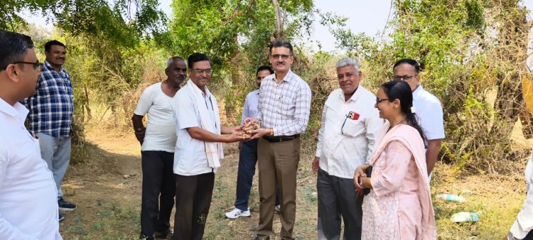 लोकप्रतिनिधींचा पुढाकार : वर्षानुवर्षापासून बंद असलेले वनोली शिवारातील शिव रस्ते झाले मोकळे : शेतकरी भूपेंद्र सरोदे व किसन महाजन यांच्या प्रयत्नाला यश