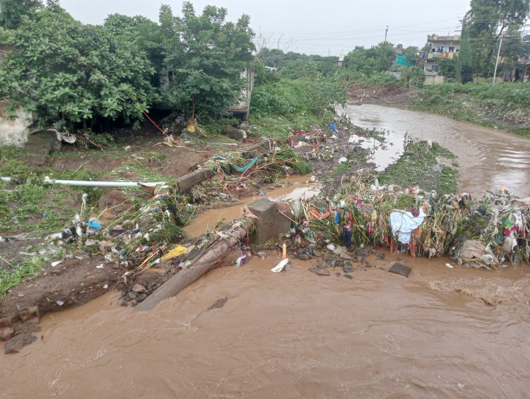रावेर ग्रामीणचा पाच दिवसापासून पाणी पुरवठा खंडीत : नागझिरीच्या पुरात पाईप लाईन वाहून गेल्याचा परिणाम