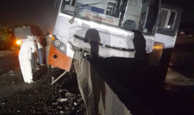 BREAKING : पुणे रावेर बसला फुलंब्री जवळ अपघात : 3 प्रवाशी जखमी : 22 प्रवाशी बचावले