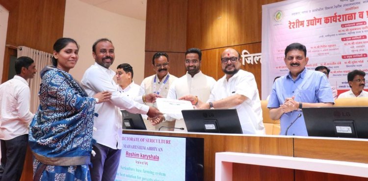 रेशीम शेतीतून शेतकरी ‘लखपती’ होऊ शकतो : पालकमंत्री गुलाबराव पाटील