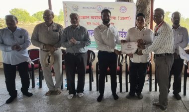 गौरव : रावेरचे उप कृषी अधिकारी सचिन गायकवाड यांचा जिल्हाधिकाऱ्यांच्या हस्ते सन्मान